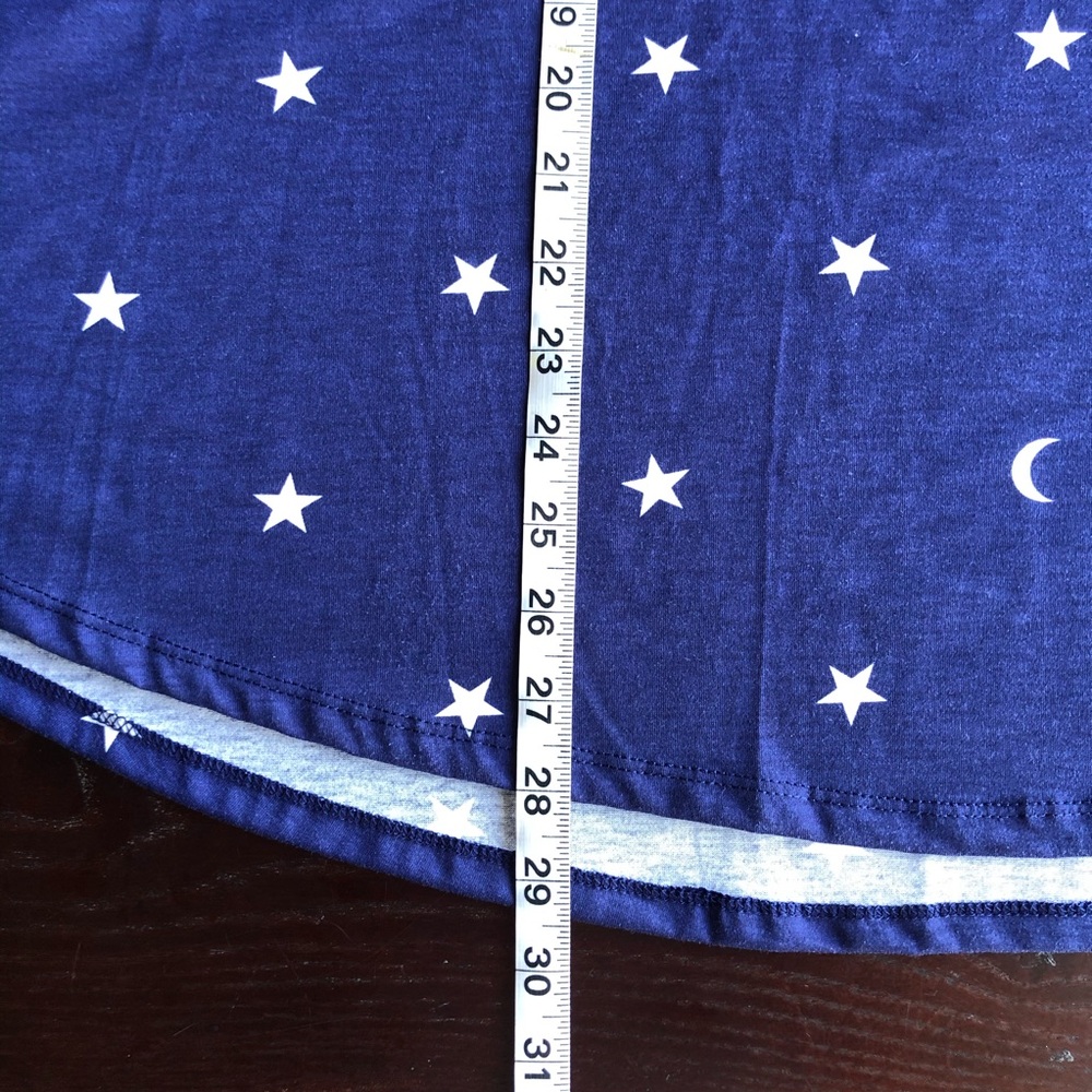 LuLaRoe Star Small Perfect T Scoop Hem - Picture 4 of 12